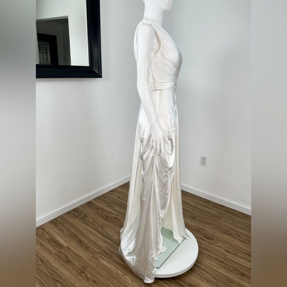 🔥🔥 Mac Duggal Draped One Shoulder Gown - Picture 6 of 12